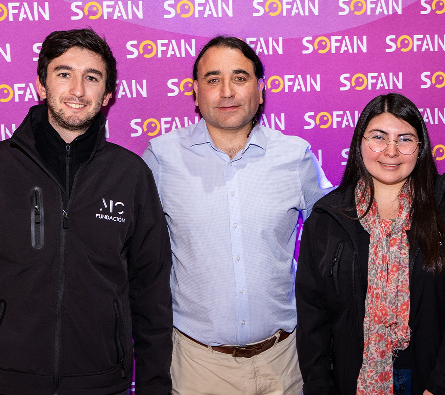 Rodrigo Moreno, junto a Vicente Poblete, Director de Proyectos de Fundación MC y Nicol Cabrera, Coordinadora de Proyectos Fundación MC.<br />
